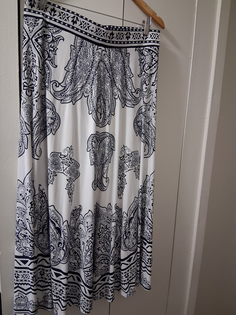 INC International Concepts Navy and White Printed Maxi Skirt Large